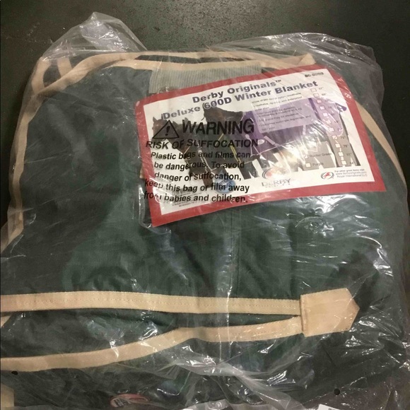 Size 69” brand new mid weight horse blanket - Picture 3 of 4